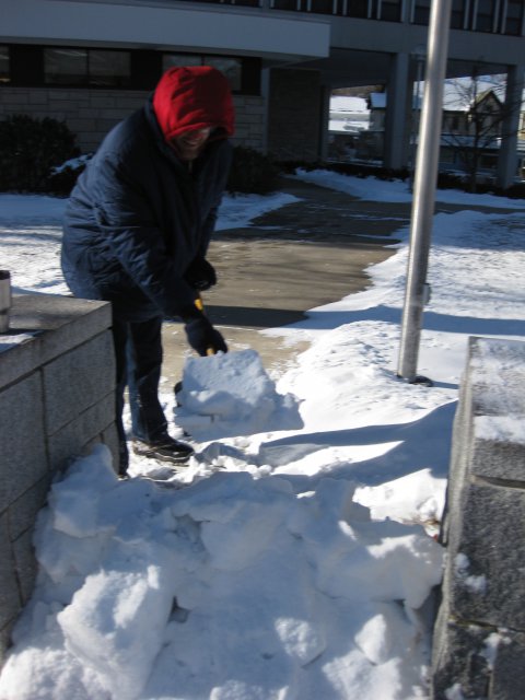 11 Russell Builds a SNow Wall